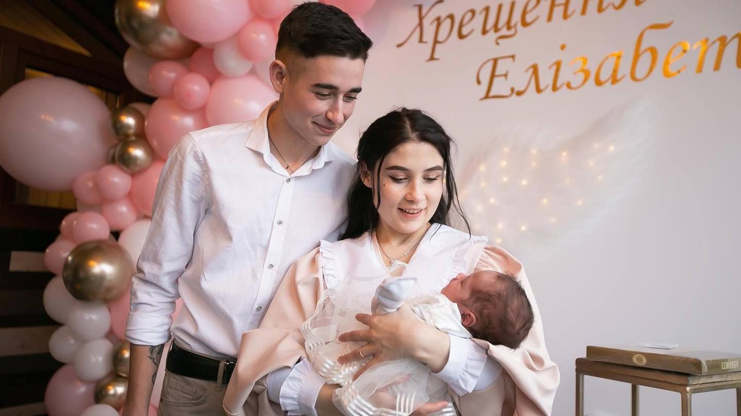 Люди злые и глупые, – жена Романа Сасанчина выехала с дочерью в Польшу