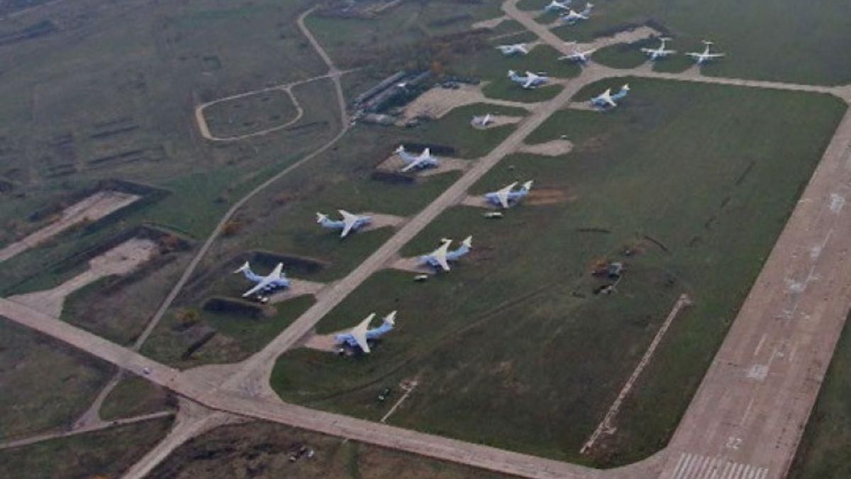 Росіяни терміново відновлюють злітну смугу в Мелітополі: хочуть наступати на Запоріжжя - 24 Канал Росіяни терміново відновлюють злітну смугу в Мелітополі: хочуть наступати на Запоріжжя - 24 Канал