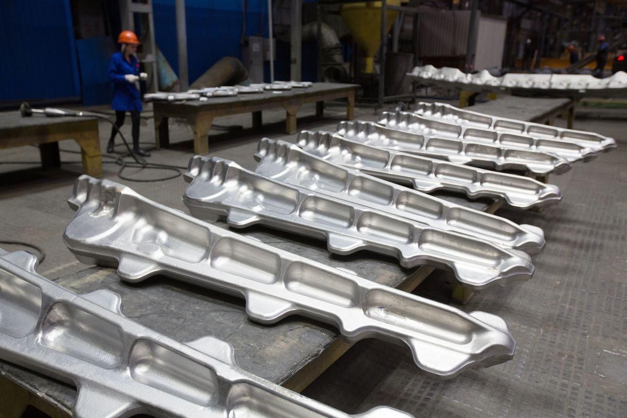 Boeing приостановил закупку титана в России Boeing приостановил закупку титана в России