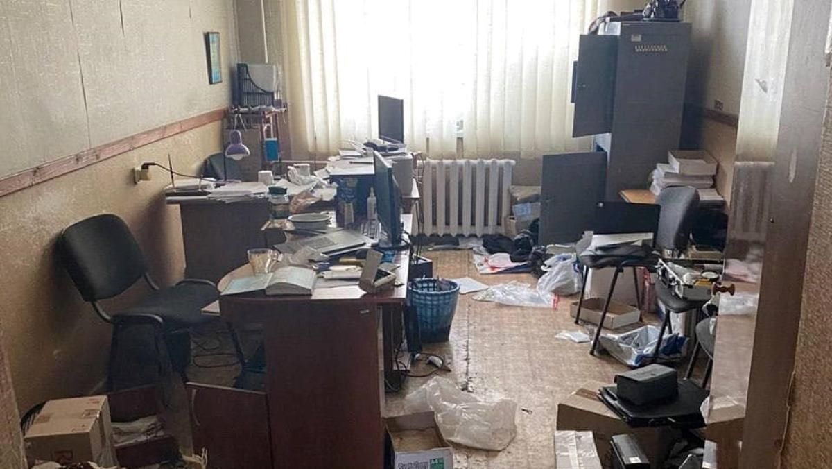 Не армия, а мародеры: российские оккупанты украли из райотдела полиции канцелярские приборы Не армия, а мародеры: российские оккупанты украли из райотдела полиции канцелярские приборы