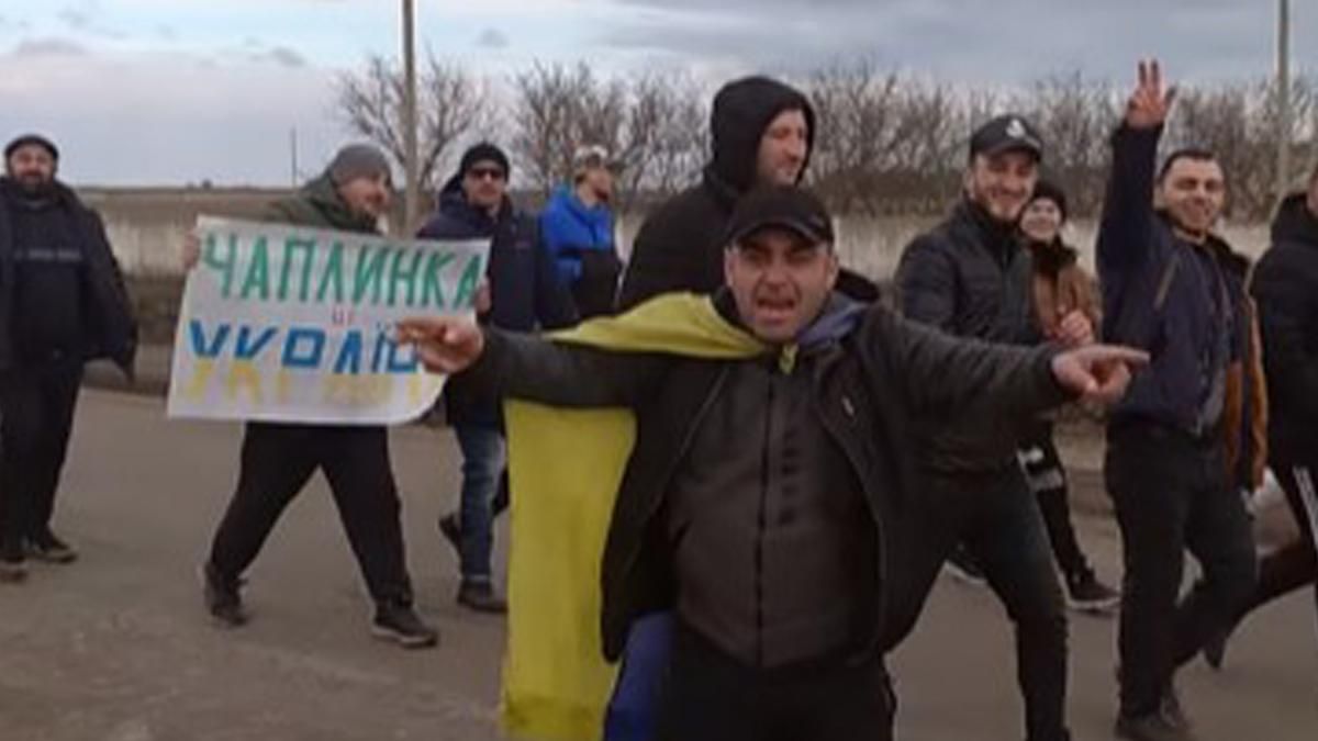 Оккупанты разогнали мирный митинг возле Чаплинки: двое раненых