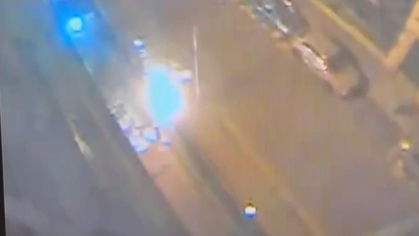 Оккупанта бьют по всему миру: запустили "коктейль Молотова" в "Русский дом" в Париже Оккупанта бьют по всему миру: запустили "коктейль Молотова" в "Русский дом" в Париже