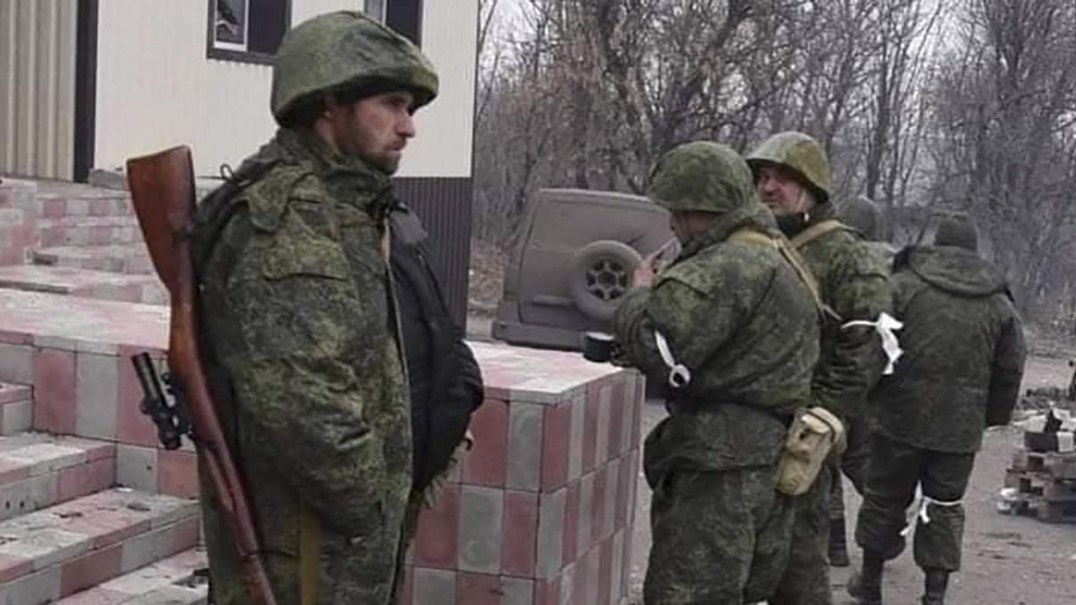 "Друга армія світу": помітили окупанта із гвинтівкою Мосіна, яку розробили у 1891 році - 24 Канал "Друга армія світу": помітили окупанта із гвинтівкою Мосіна, яку розробили у 1891 році - 24 Канал