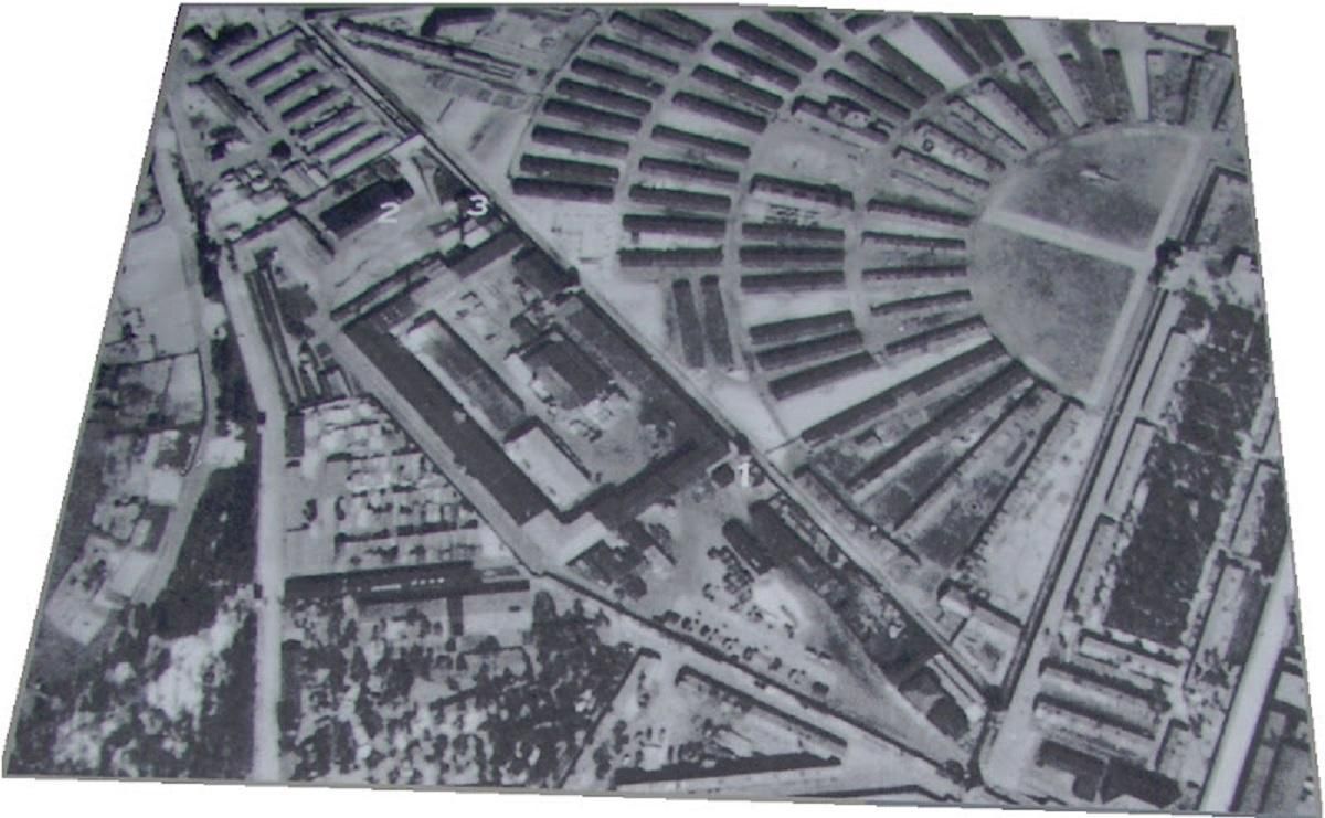 Символика на технике российских оккупантов родом из гитлеровских концлагерей: фотофакт Символика на технике российских оккупантов родом из гитлеровских концлагерей: фотофакт