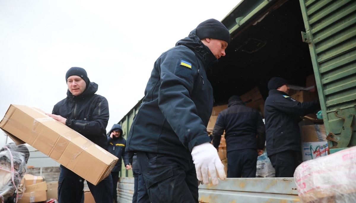 Зі Львівщини до найбільш гарячих точок України прямує 1200 тонн гуманітарного вантажу - 24 Канал Зі Львівщини до найбільш гарячих точок України прямує 1200 тонн гуманітарного вантажу - 24 Канал