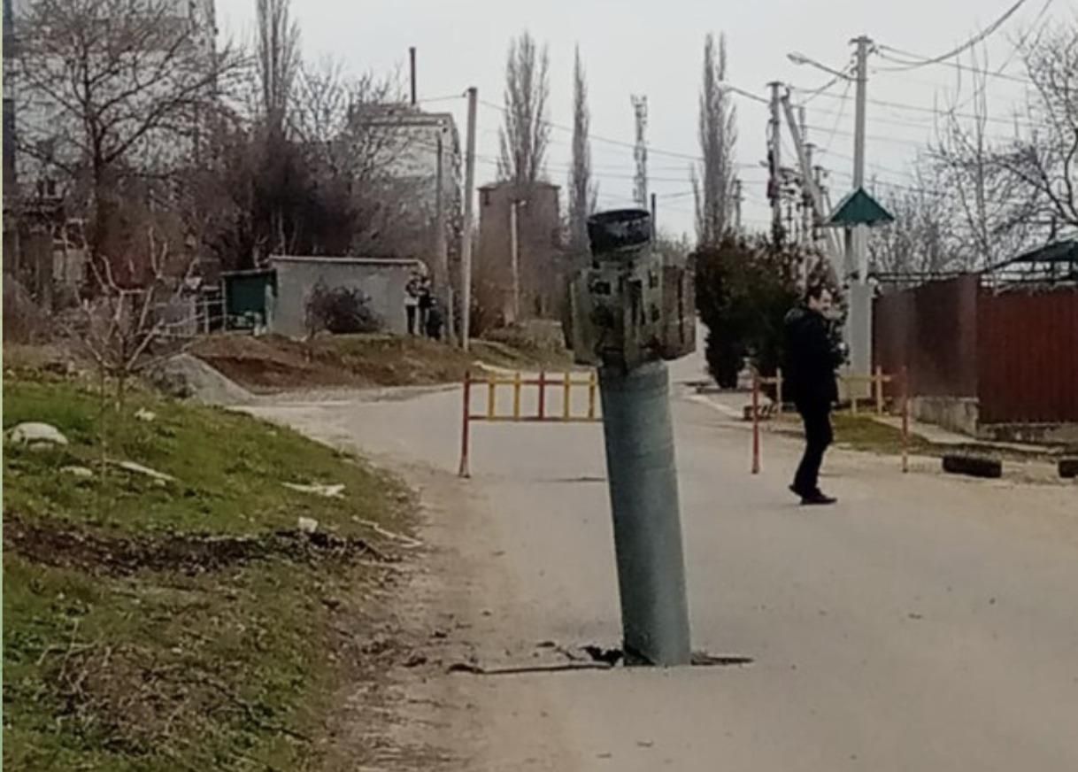 У Миколаєві ракета влетіла просто в асфальт - 24 Канал У Миколаєві ракета влетіла просто в асфальт - 24 Канал