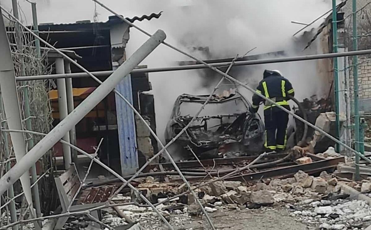 В Николаеве в результате обстрелов произошли три пожара, один мужчина погиб В Николаеве в результате обстрелов произошли три пожара, один мужчина погиб