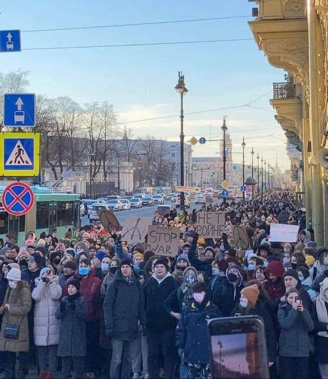 Росіяни вийшли на великий мітинг проти війни в Україні: промовисте фото