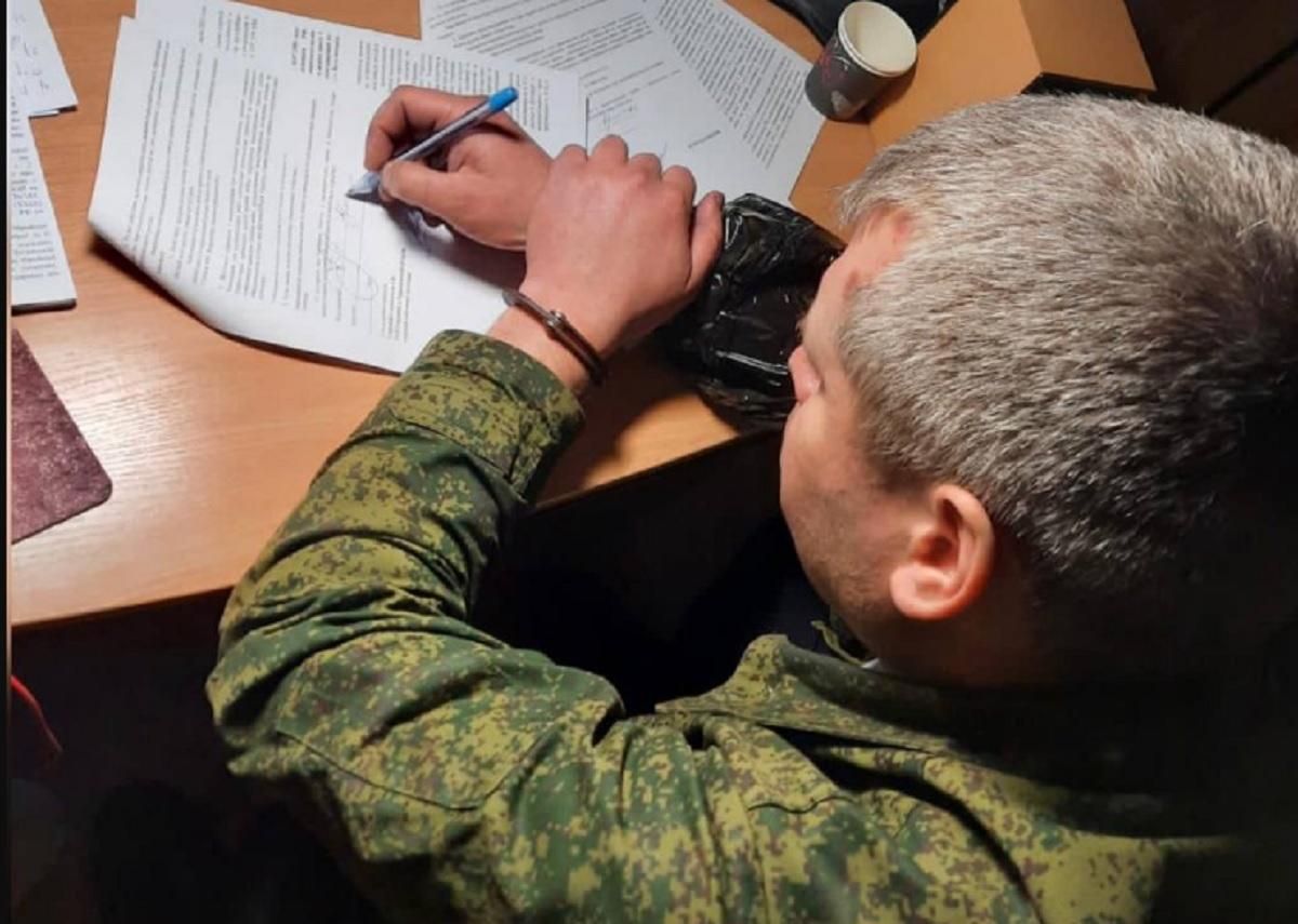 Щонайменше 8 загиблих на совісті: льотчик, який обстрілював Ізюм, бомбив і Харків - 24 Канал Щонайменше 8 загиблих на совісті: льотчик, який обстрілював Ізюм, бомбив і Харків - 24 Канал