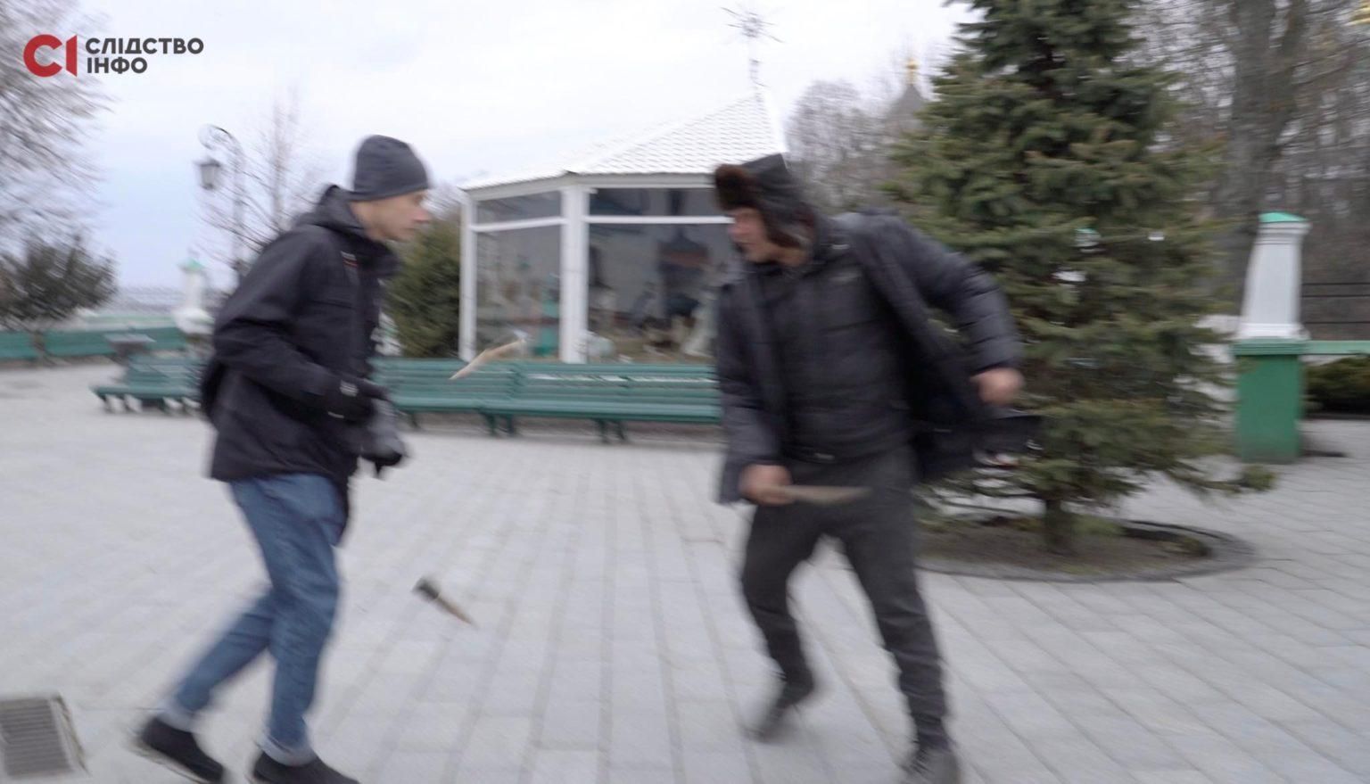 У Києво-Печерській лаврі за запитання про війну напали на журналістів - 24 Канал