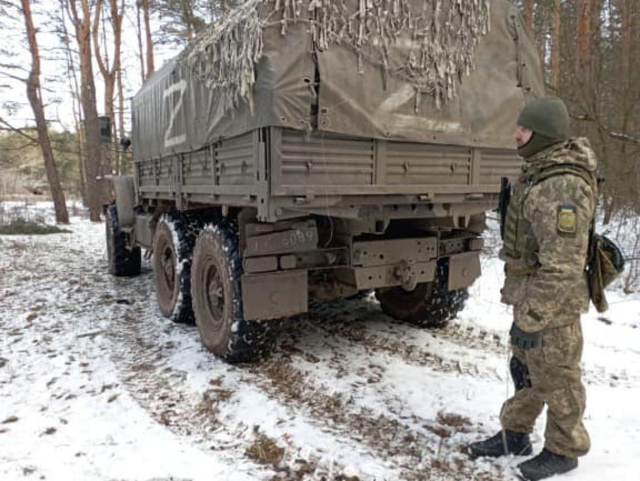 В окупантів є великі проблеми з паливом: його охороняють по 3 машини - 24 Канал