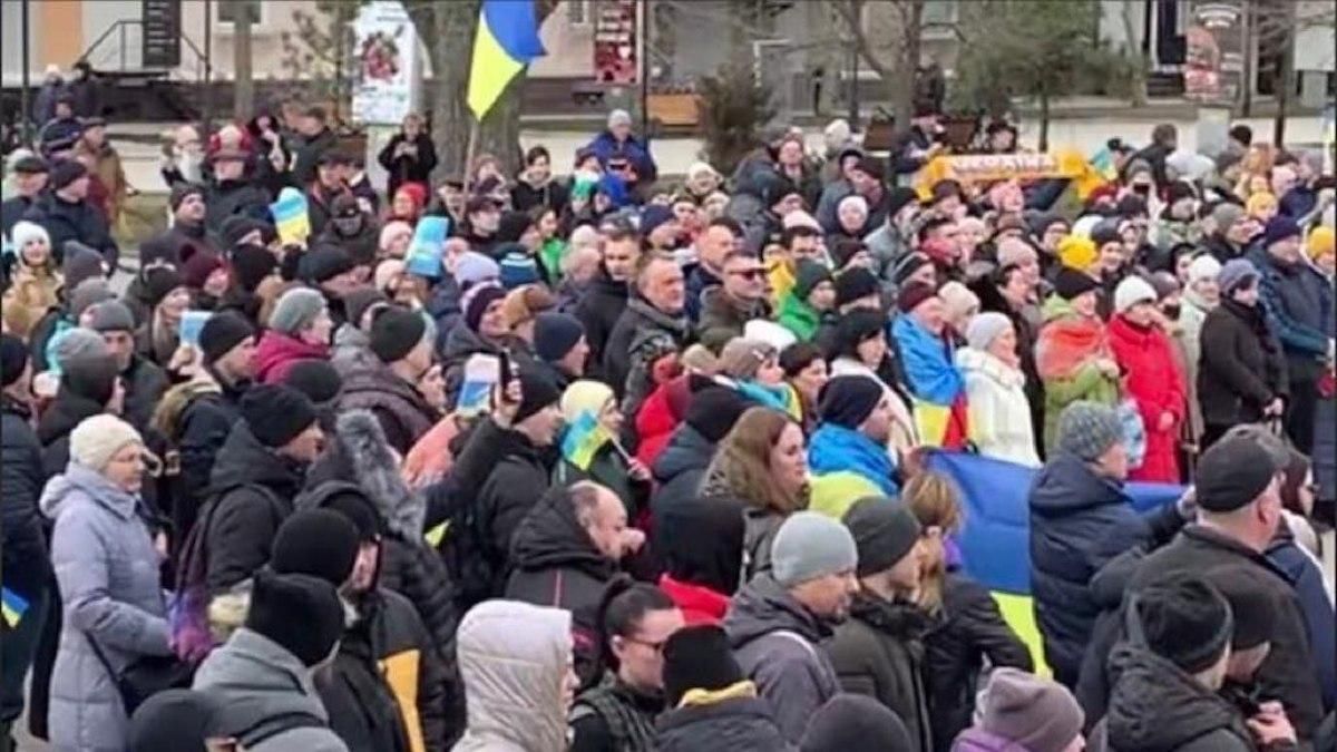 "Бердянськ – це Україна": жителі міста безстрашно виступили проти окупантів - 24 Канал