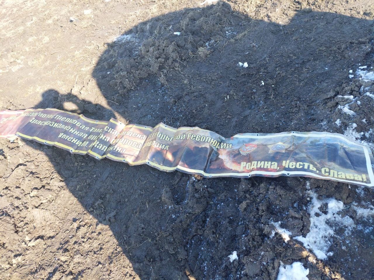 Мародерили та стріляли по хатах: як Сумщиною йшла колона ворожої техніки - 24 Канал Мародерили та стріляли по хатах: як Сумщиною йшла колона ворожої техніки - 24 Канал