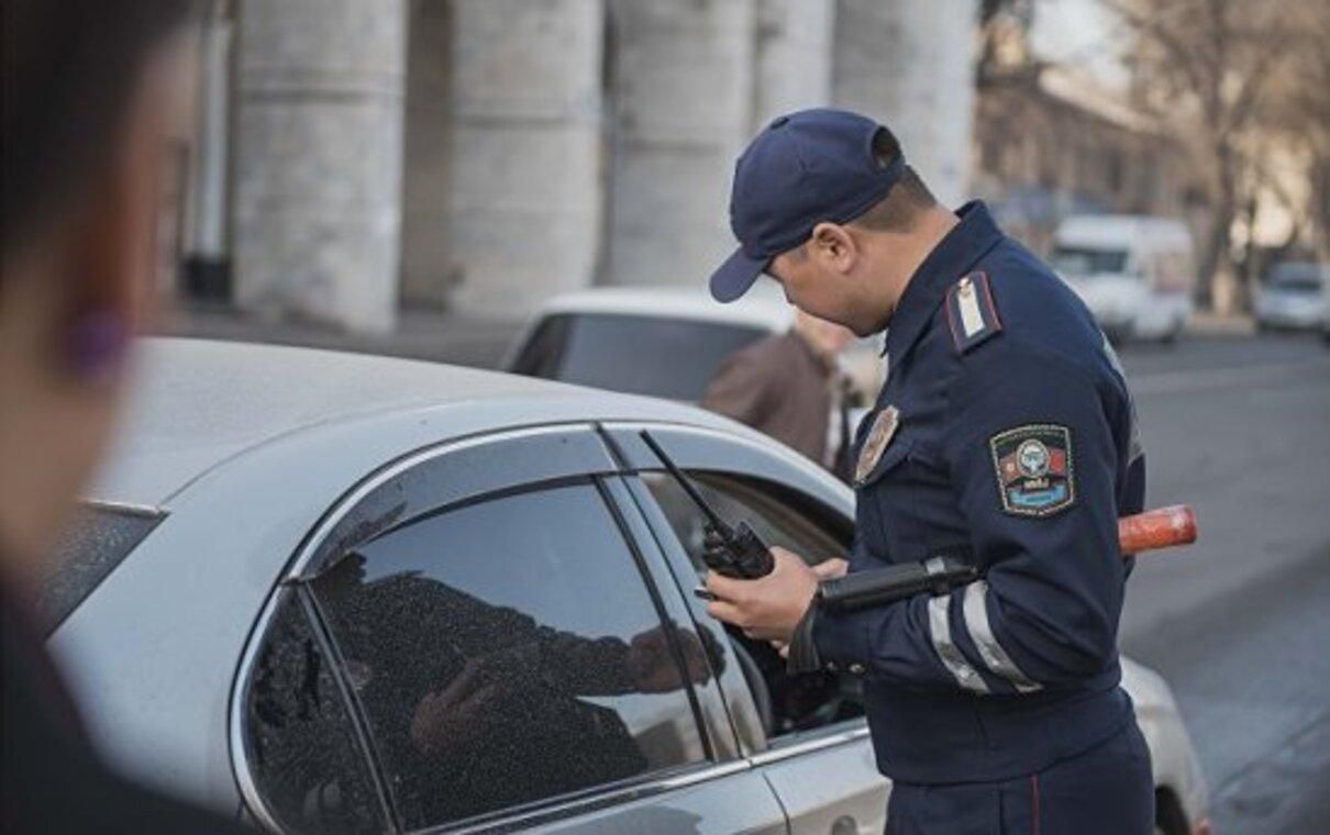 У Киргизстані водіїв штрафують за наліпки-символи окупантів Росії "Z" - 24 Канал