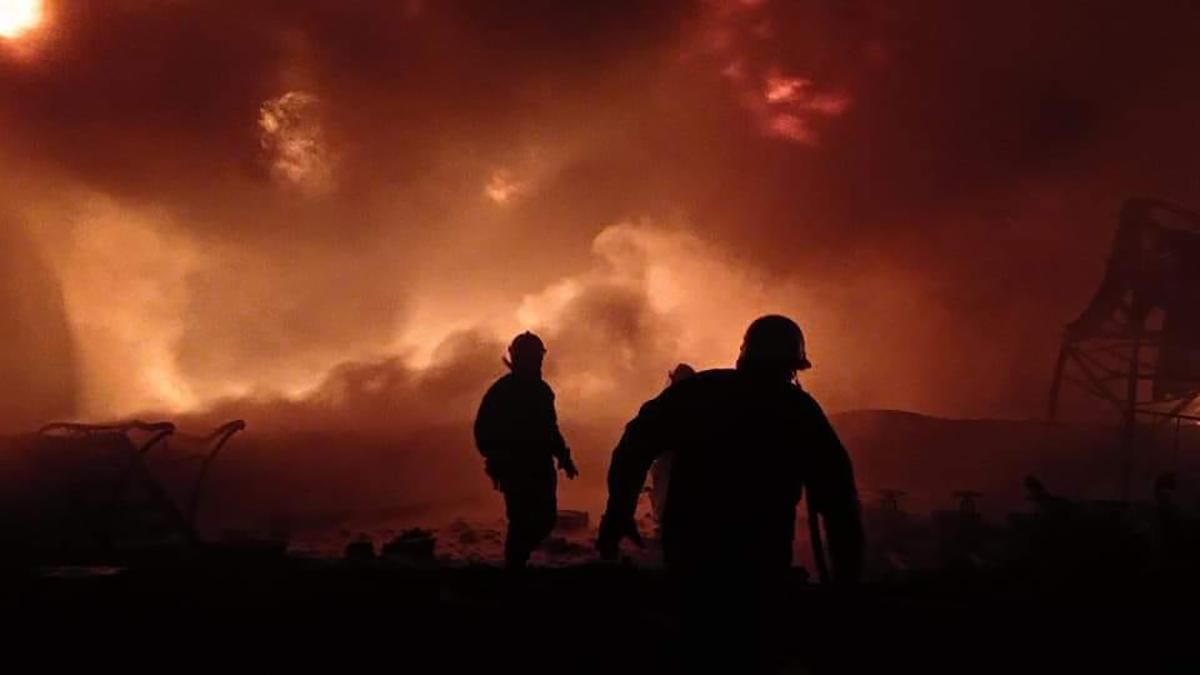 Рятувальники ліквідували пожежу на нафтобазі на Житомирщині - 24 Канал