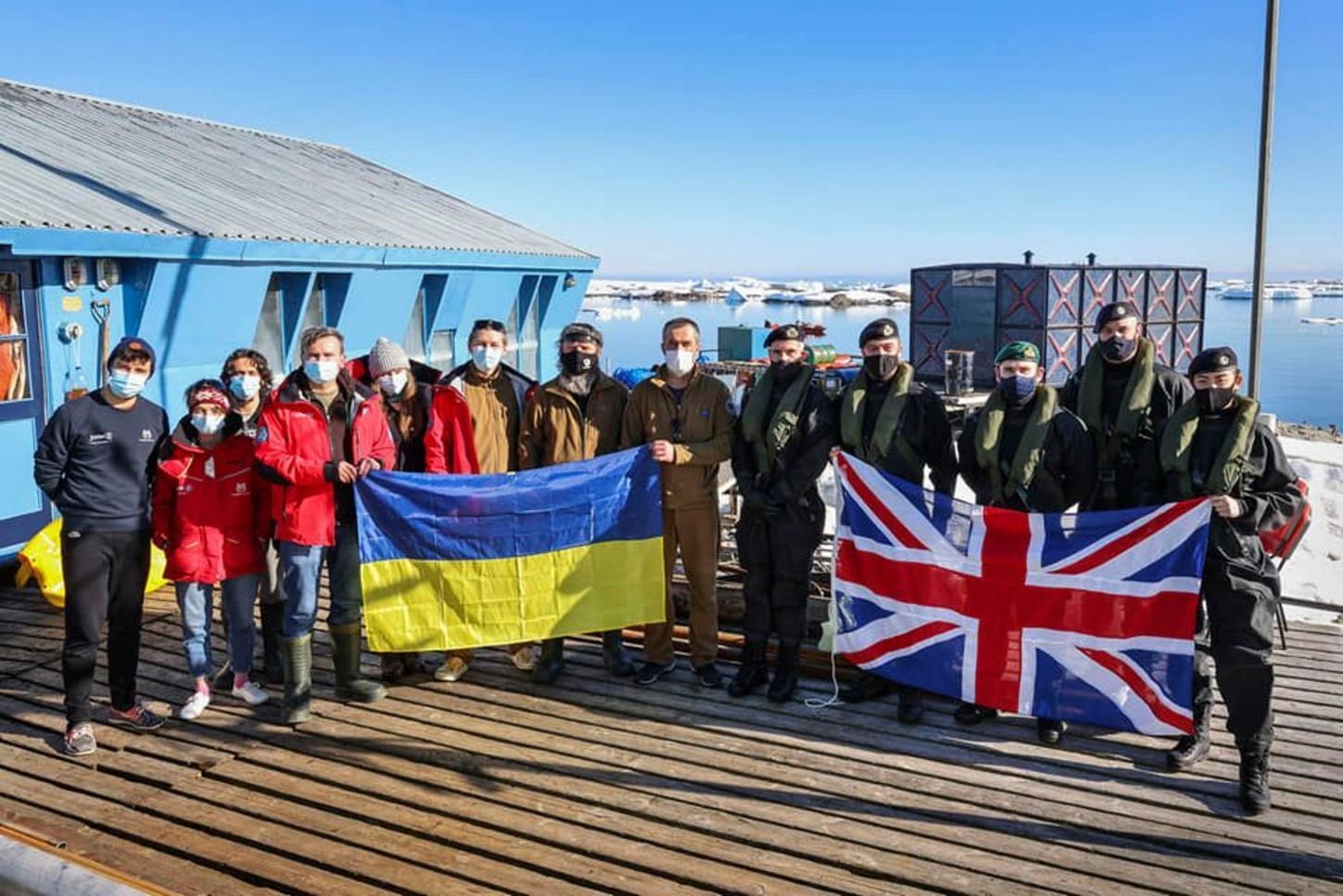 Британські моряки відвідали українських полярників: передали продукти - 24 Канал