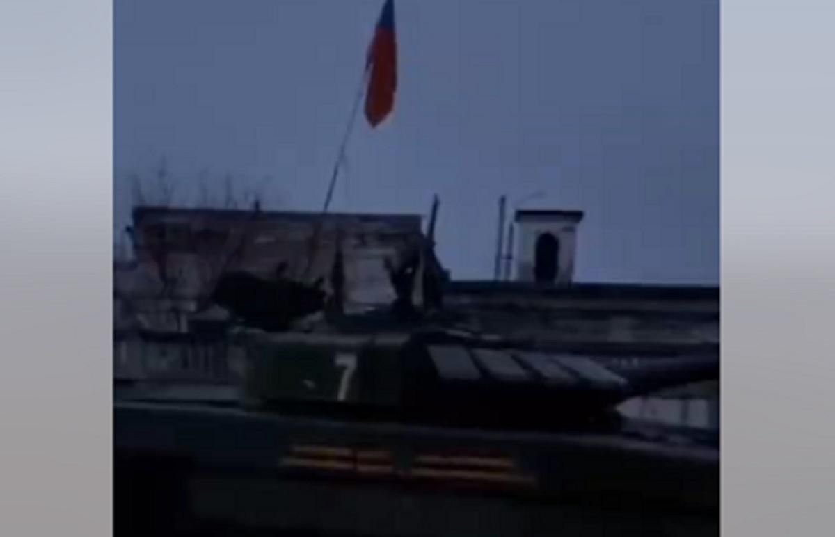 В Сумах военные забрали у россиян парадный танк В Сумах военные забрали у россиян парадный танк