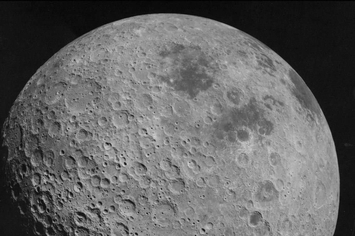 Уламок ракети впав на Місяць та утворив новий кратер - Техно