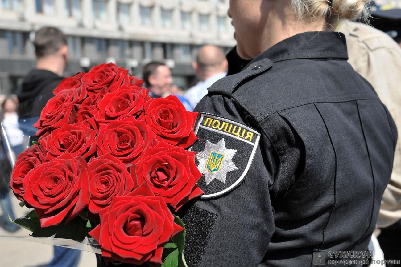 Жінка – це воїн і надійний тил, – зворушливе привітання з 8 березня від поліції - 24 Канал Жінка – це воїн і надійний тил, – зворушливе привітання з 8 березня від поліції - 24 Канал