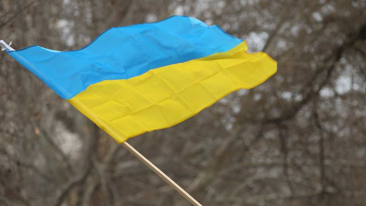 У Сватовому люди вийшли на мітинг проти окупантів: напередодні ті хотіли захопити військкомат - 24 Канал