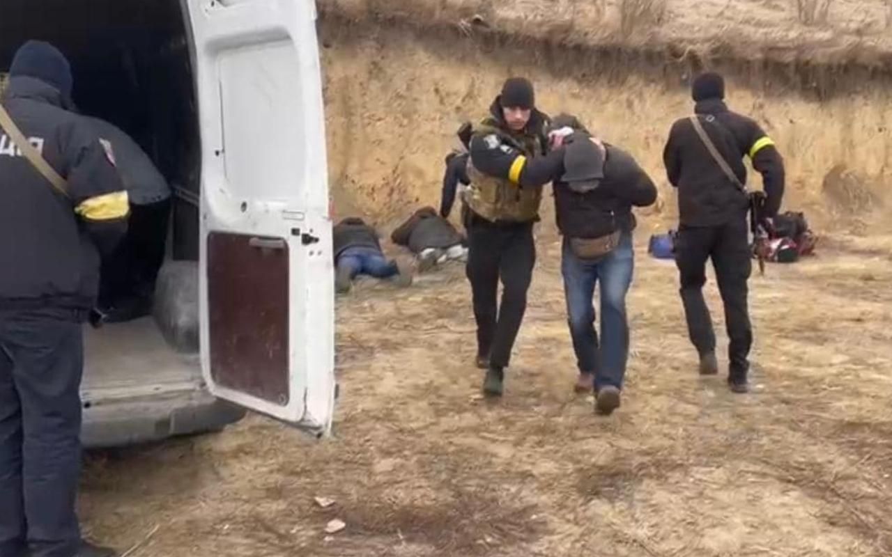 В Могилеве-Подольском иностранец переправлял через границу мужчин - 24 Канал В Могилеве-Подольском иностранец переправлял через границу мужчин - 24 Канал