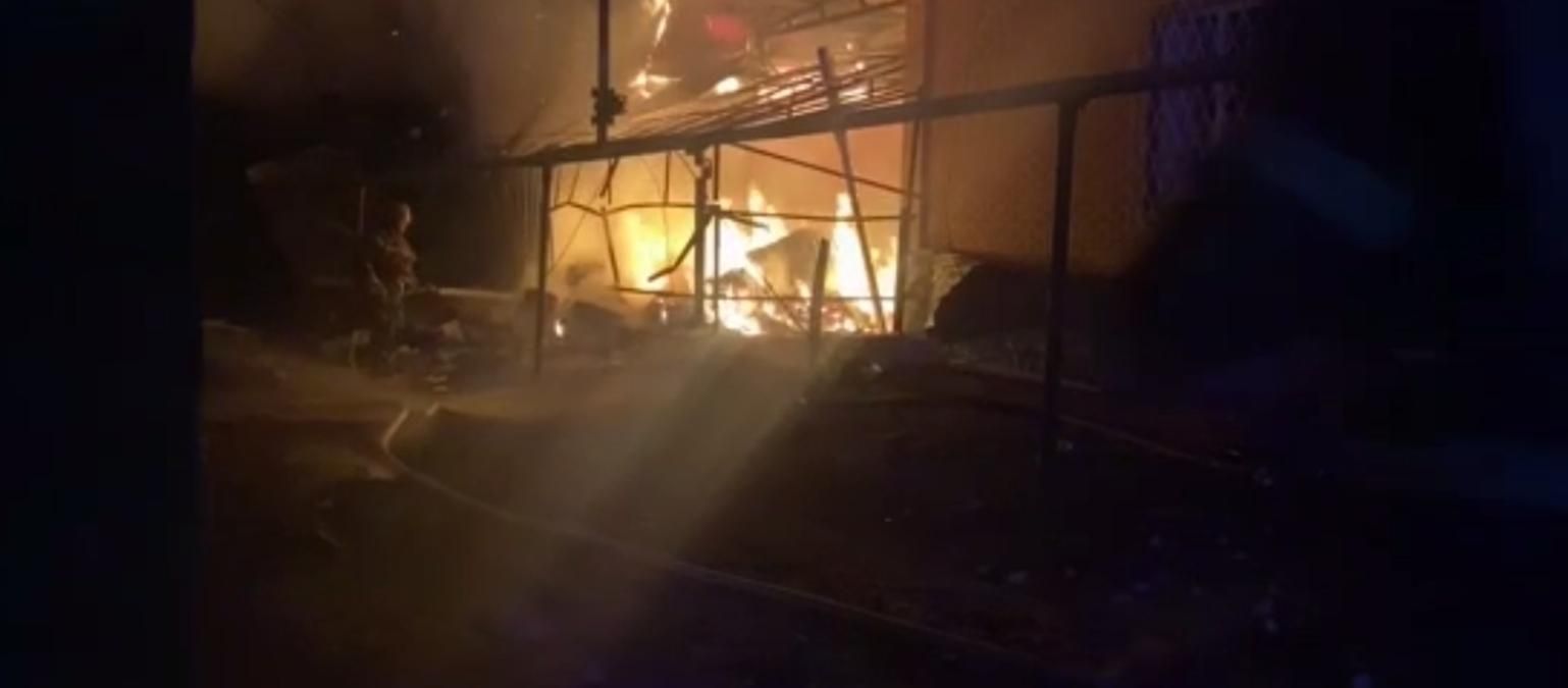 Авиаудар по Ахтырке: спасатели вытащили из-под завалов 6 человек Авиаудар по Ахтырке: спасатели вытащили из-под завалов 6 человек