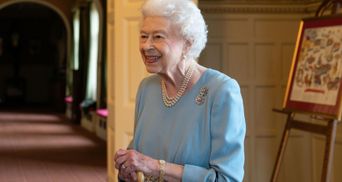 Королева Елизавета II впервые после перенесенного коронавируса появилась на публике