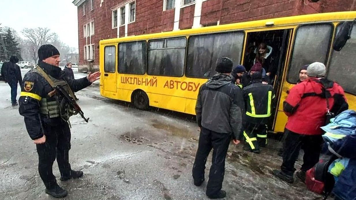 Лише в Маріуполі Росія тримає в заручниках 400 тисяч цивільних - 24 Канал Лише в Маріуполі Росія тримає в заручниках 400 тисяч цивільних - 24 Канал