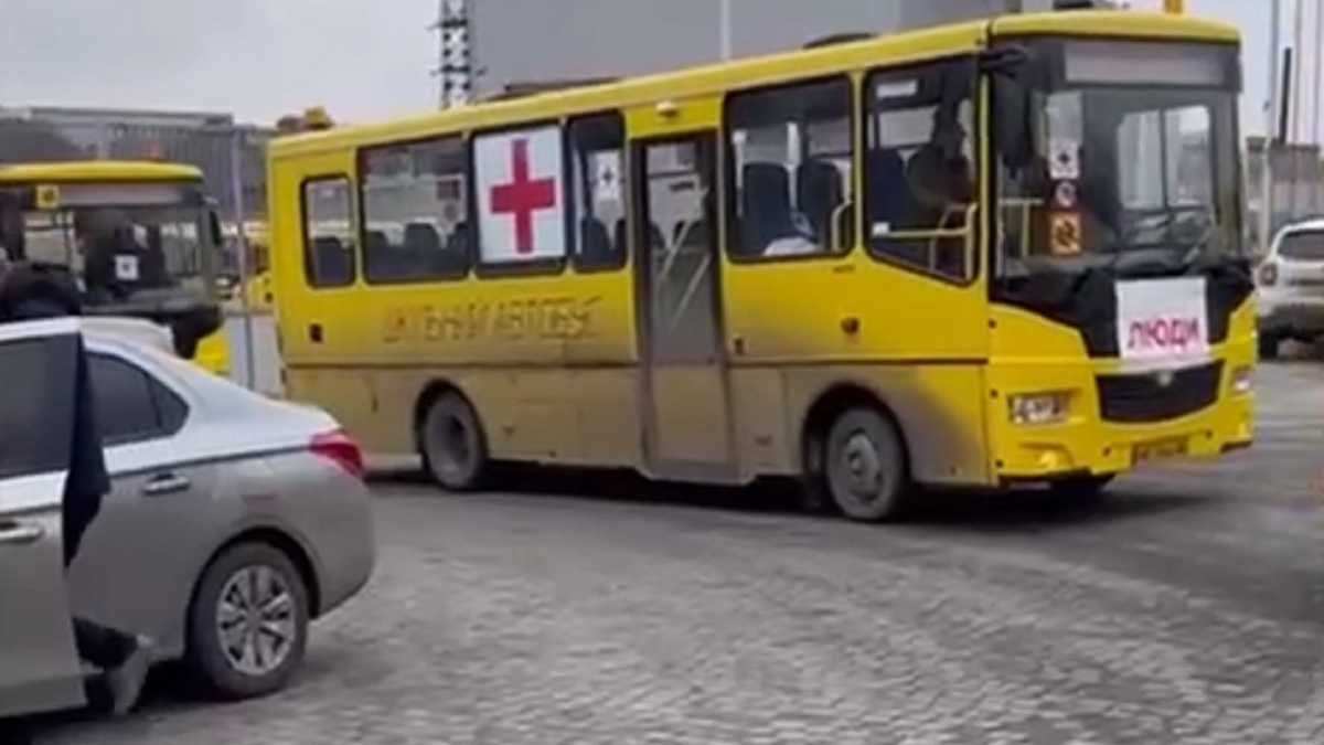 Информация об эвакуации населения: водителей Сум призвали брать попутчиков Информация об эвакуации населения: водителей Сум призвали брать попутчиков