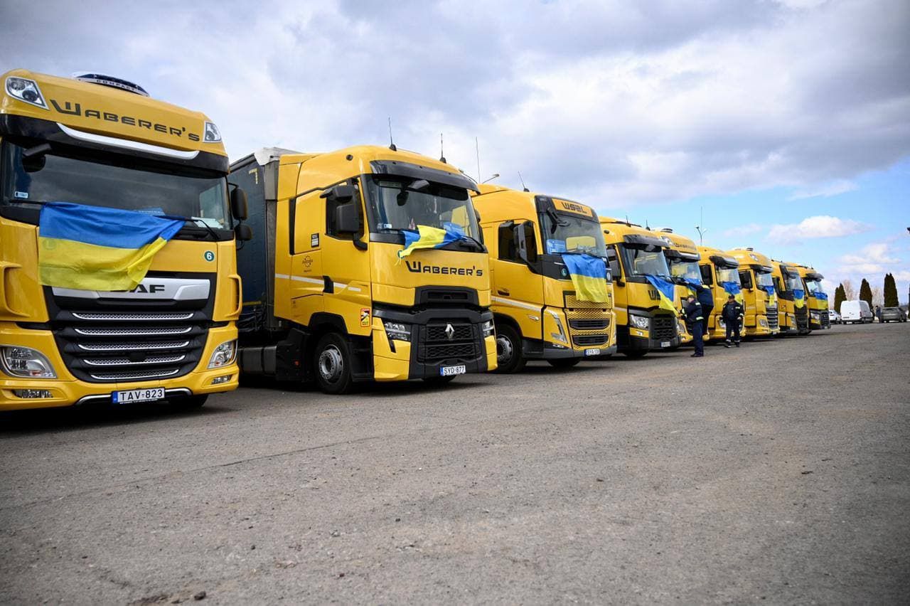 З Угорщини приїхали 10 вантажівок гумдопомоги - 24 Канал З Угорщини приїхали 10 вантажівок гумдопомоги - 24 Канал