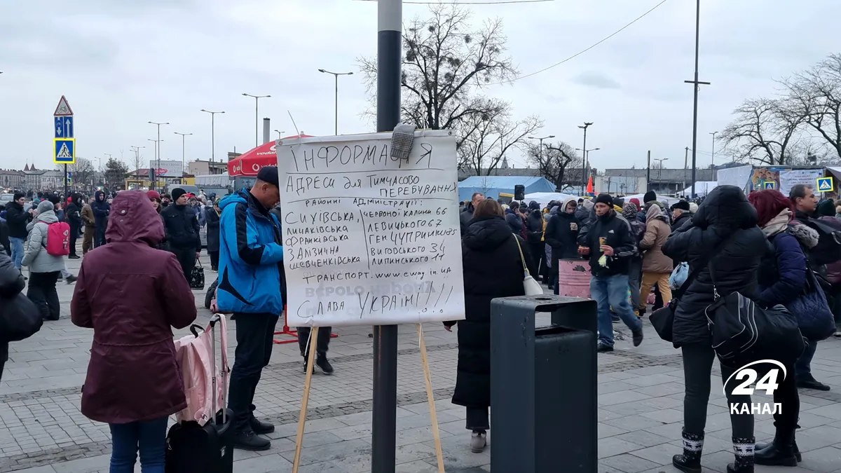 Волонтери, Львів, переселенці, біженці, вокзал 