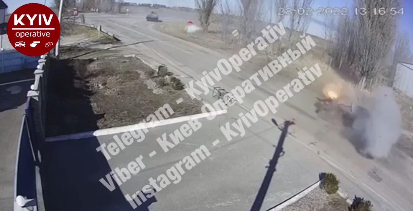 Окупанти розстріляли авто із пенсіонерами: відео із жахливими наслідками - 24 Канал