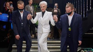 Мать Илона Маска вспомнила поездки в Украину и пожелала мужчинам оставаться сильными