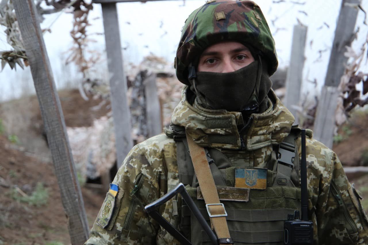 Військовий з позивним "Поет" передав ніжні слова привітання коханій, мамі та доньці з передової - 24 Канал Військовий з позивним "Поет" передав ніжні слова привітання коханій, мамі та доньці з передової - 24 Канал