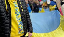 Мелітопольці щодня виходять на вулиці міста з українськими прапорами