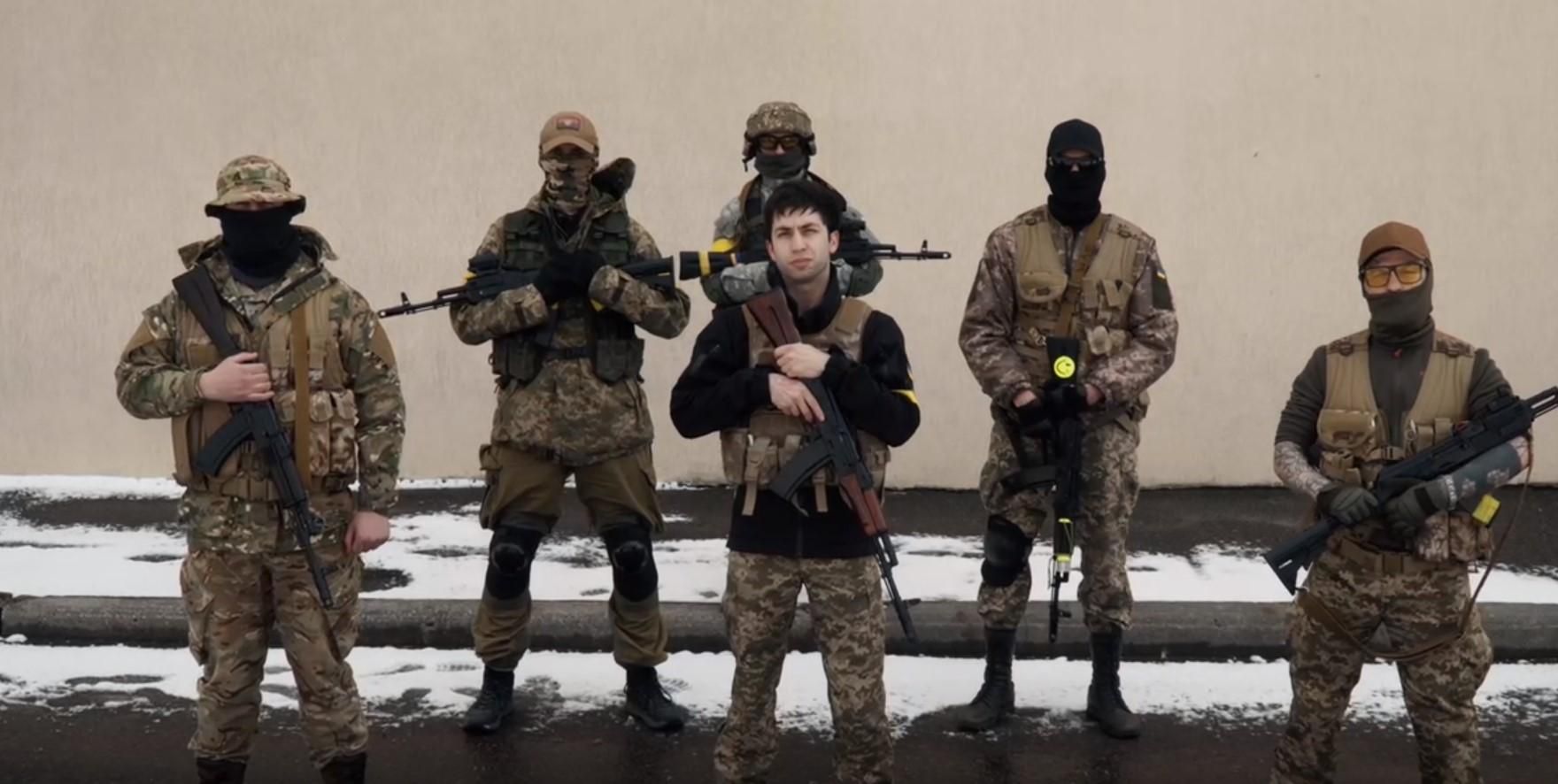 Защитник из Азербайджана, который служит в батальоне "Азов", обратился к Кадырову: видео