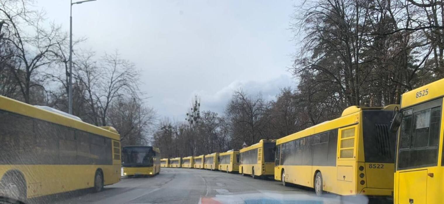 Врятували ще 2 тисячі мирних жителів: триває евакуація цивільного населення з Ірпеня - 24 Канал Врятували ще 2 тисячі мирних жителів: триває евакуація цивільного населення з Ірпеня - 24 Канал