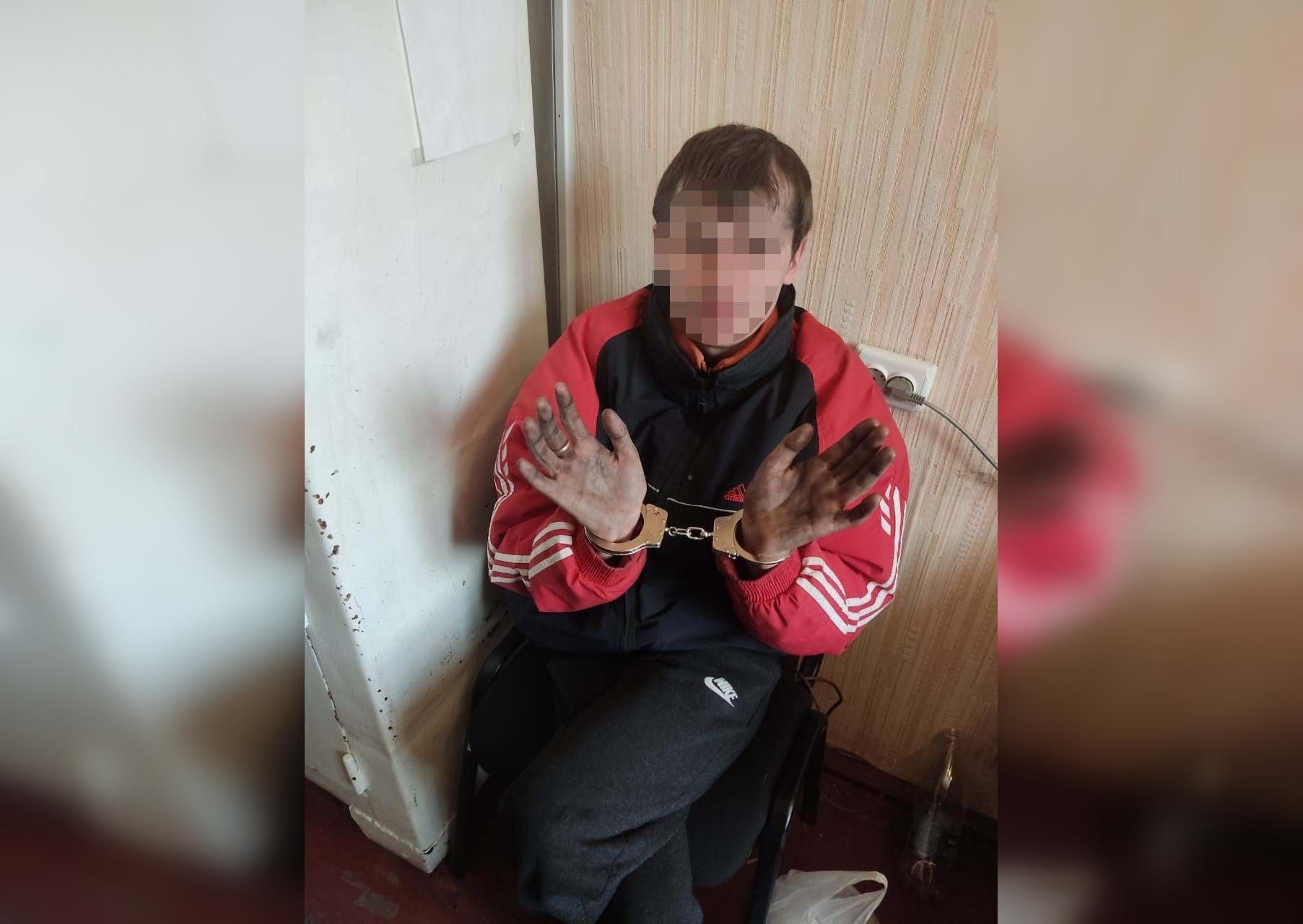 Во время комендантского часа обокрал магазин и аптеку: в Винницкой области задержали мародера Во время комендантского часа обокрал магазин и аптеку: в Винницкой области задержали мародера