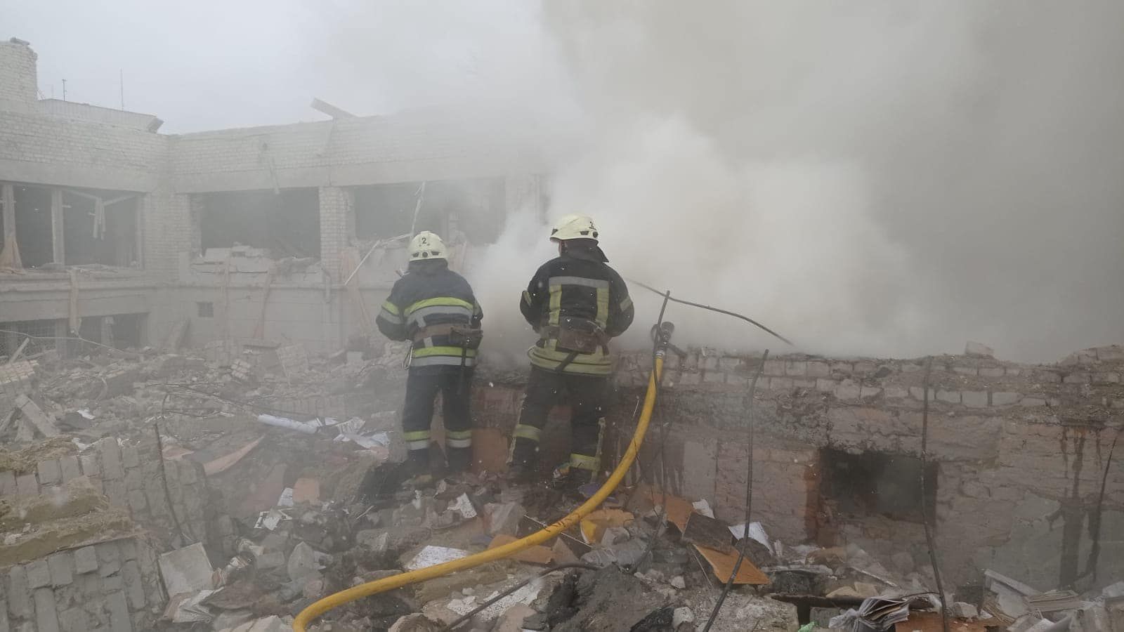 Оккупанты совершили авиаудар по Житомиру – одно здание полностью уничтожено - 24 Канал