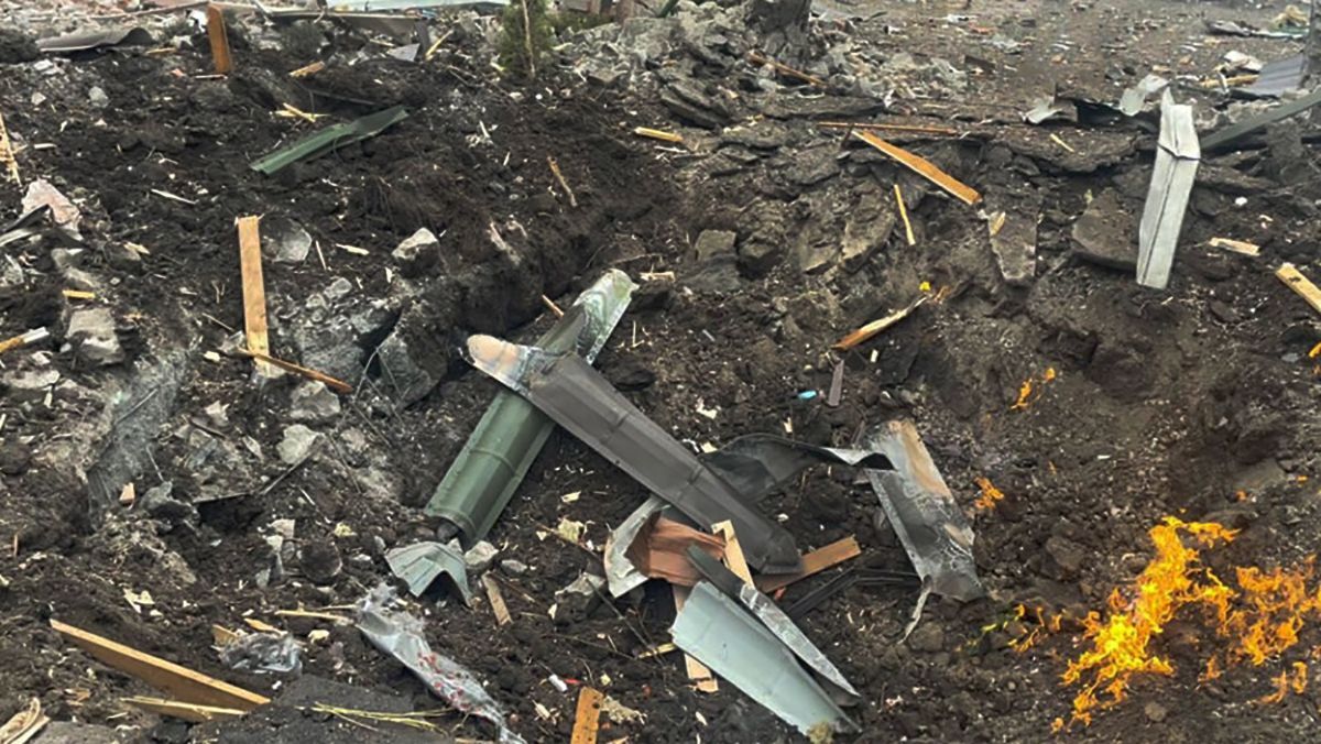 Окупанти нанесли авіаудар по селищу Донець: під завалами цивільні з дітьми - 24 Канал Окупанти нанесли авіаудар по селищу Донець: під завалами цивільні з дітьми - 24 Канал