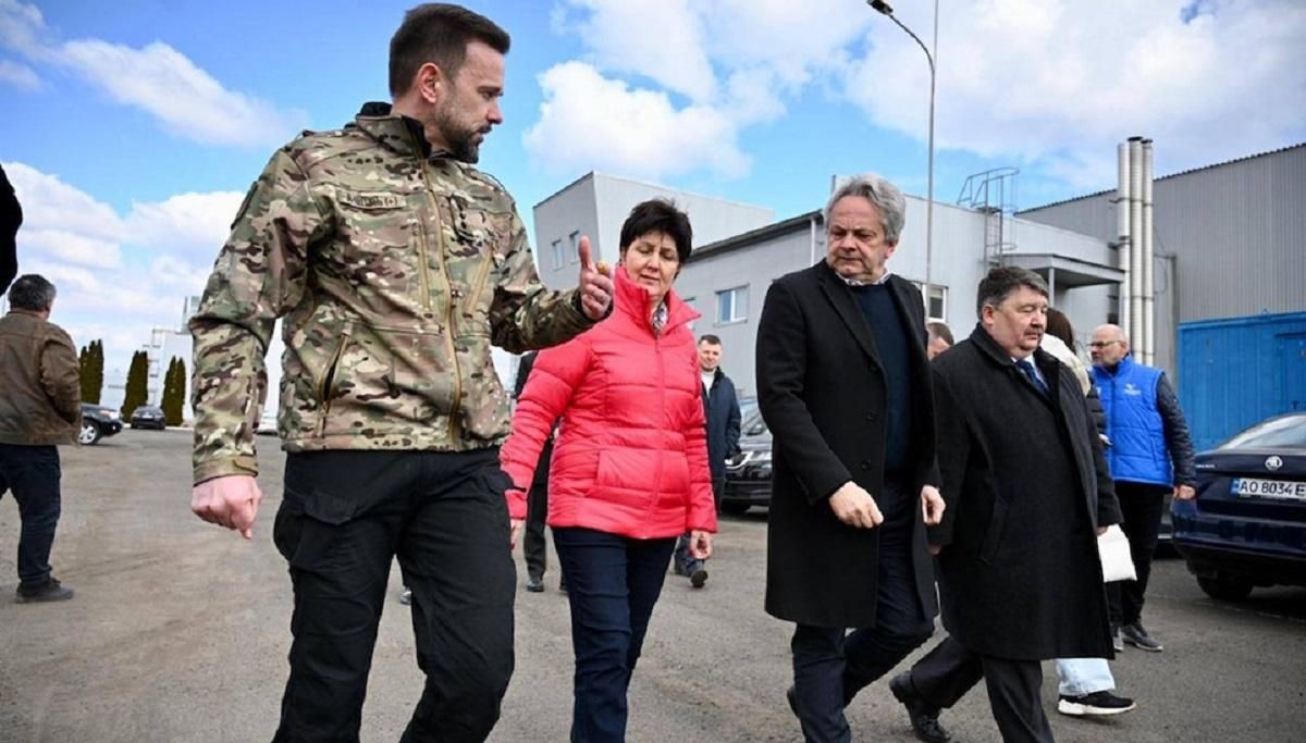 Правительство Венгрии передало на Закарпатье 10 грузовиков с гуманитаркой, – Закарпатская ОГА Правительство Венгрии передало на Закарпатье 10 грузовиков с гуманитаркой, – Закарпатская ОГА