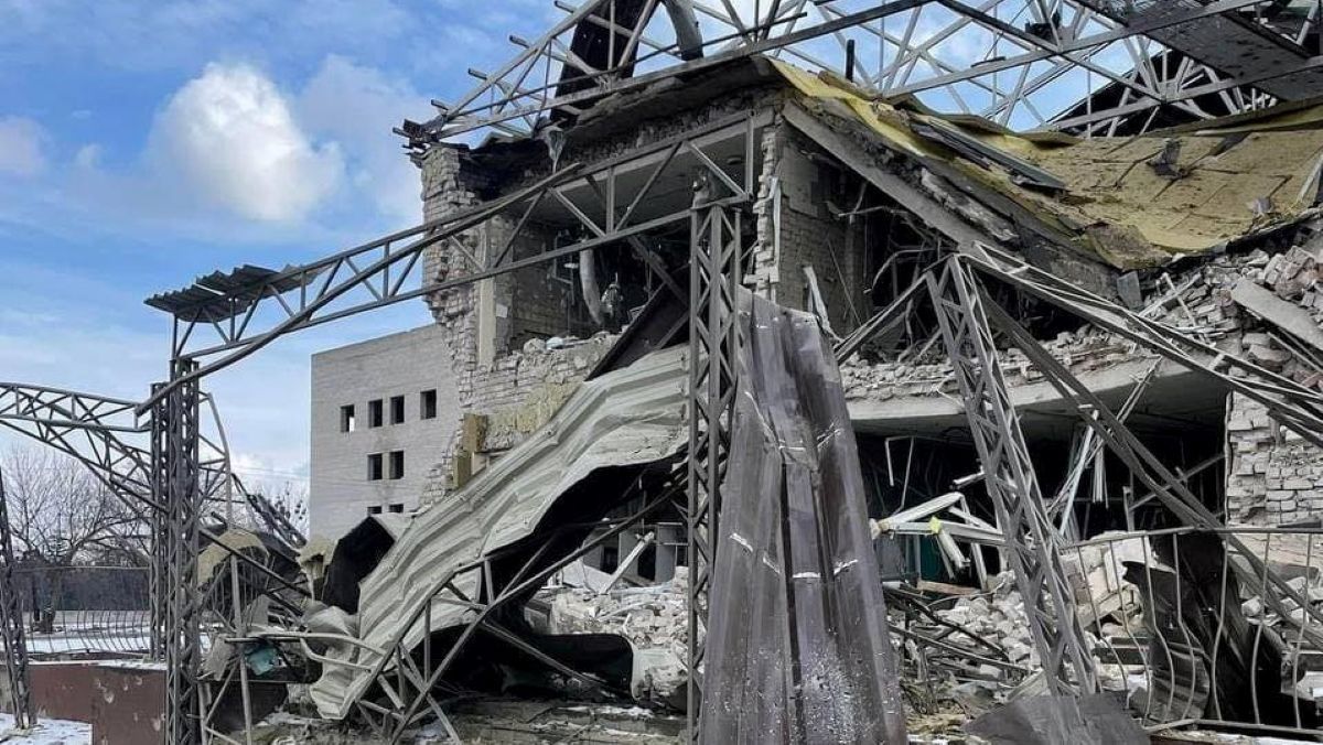 Россия кичится уничтоженными военными объектами Украины: на самом деле это больницы, школы и дом - 24 Канал
