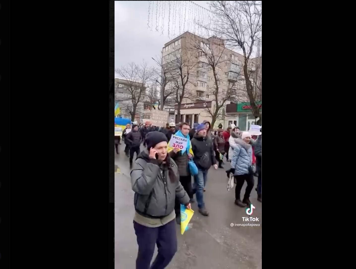 Тут вам не Росія: окупанти заборонили мітинги у Мелітополі – їх "попустили" через 30 секунд - 24 Канал
