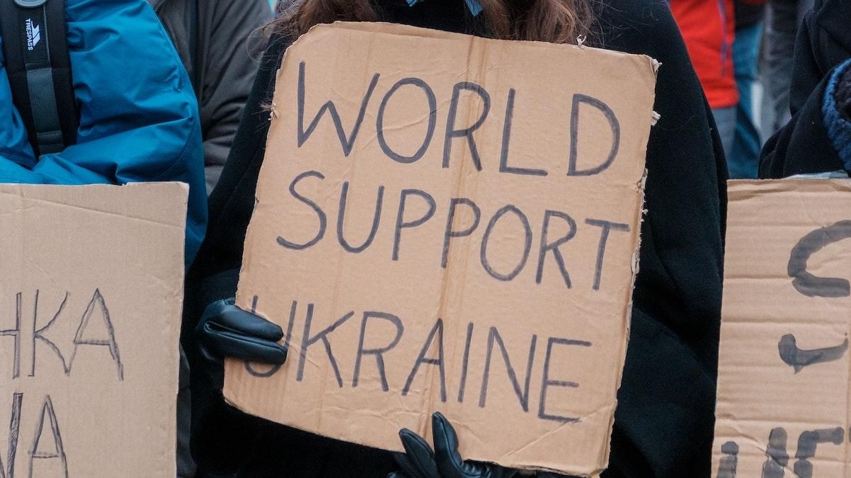 Центробанк Росії обмежив видачу готівкової валюти з рахунків росіян - 24 Канал Центробанк Росії обмежив видачу готівкової валюти з рахунків росіян - 24 Канал