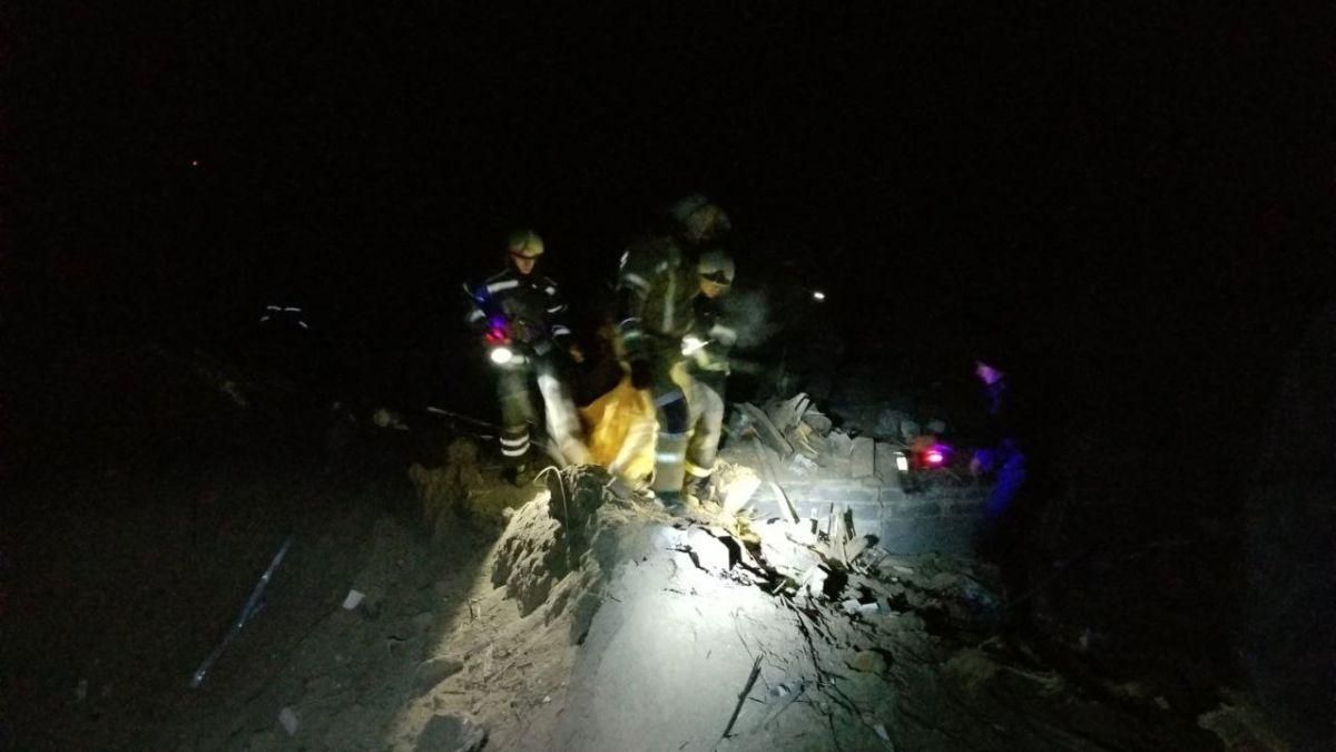 Жахливий авіаудар по будинку на Житомирщині: загинуло 5 людей, з них 2 дітей - 24 Канал Жахливий авіаудар по будинку на Житомирщині: загинуло 5 людей, з них 2 дітей - 24 Канал