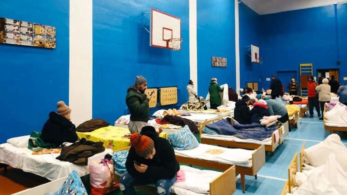 На Житомирщину прибыли автобусы, которые вывезли людей с Киевщины и других горячих точек На Житомирщину прибыли автобусы, которые вывезли людей с Киевщины и других горячих точек