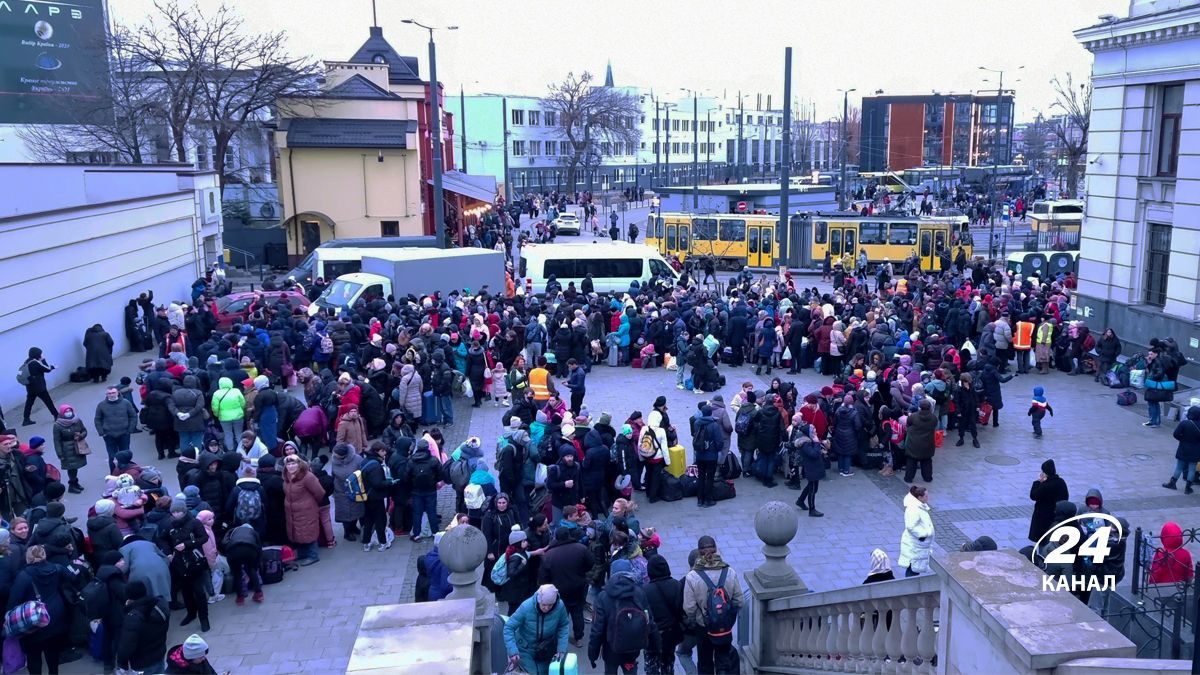 Во многих странах уже видите женщин и детей с болью в глазах: Зеленская об украинских беженцах - 24 Канал