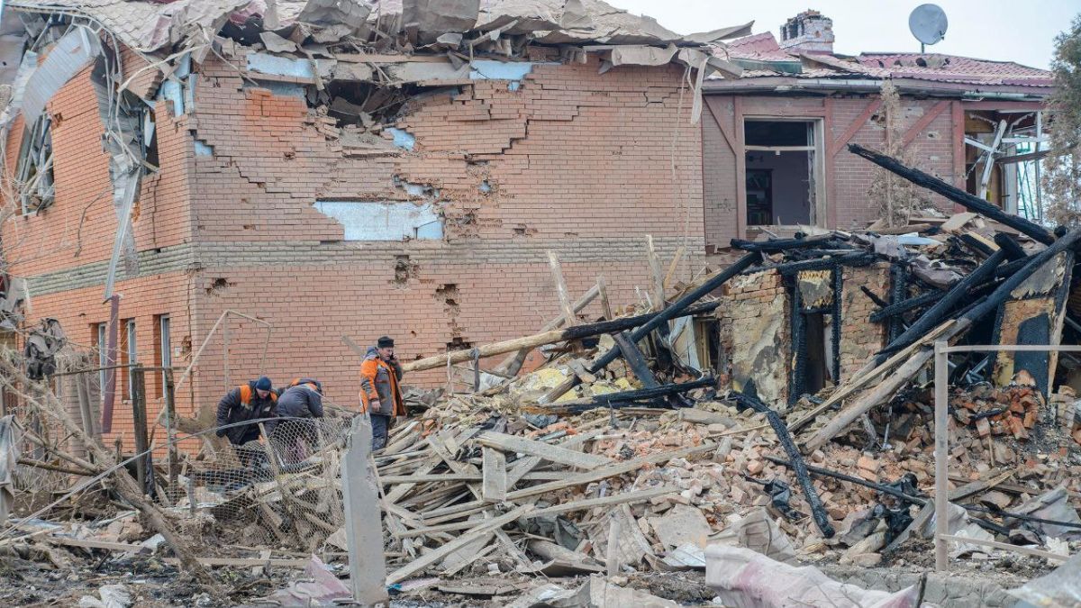 Из-под завалов достали тело мальчика: число жертв авиаудара по Сумам возросло до 22