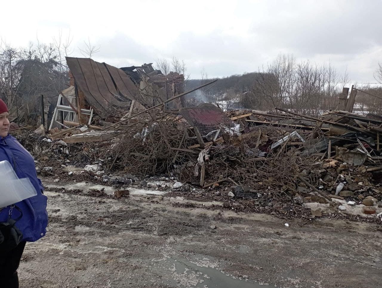 На Сумщині загарбники обстріляли будинок та базу відпочинку: загинула людина та є поранені, фото - 24 Канал На Сумщині загарбники обстріляли будинок та базу відпочинку: загинула людина та є поранені, фото - 24 Канал