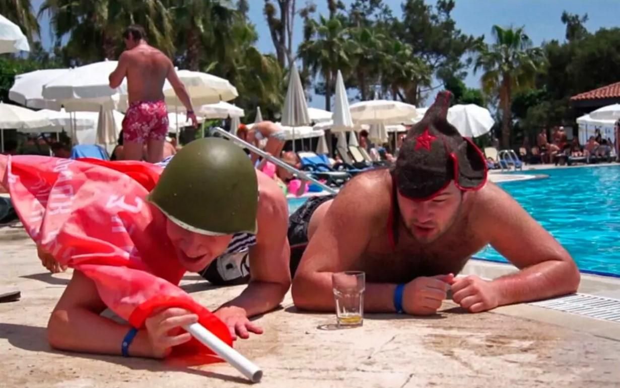 Тисячі російських туристів застрягли в Таїланді, бо не можуть купити зворотні квитки - 24 Канал Тисячі російських туристів застрягли в Таїланді, бо не можуть купити зворотні квитки - 24 Канал